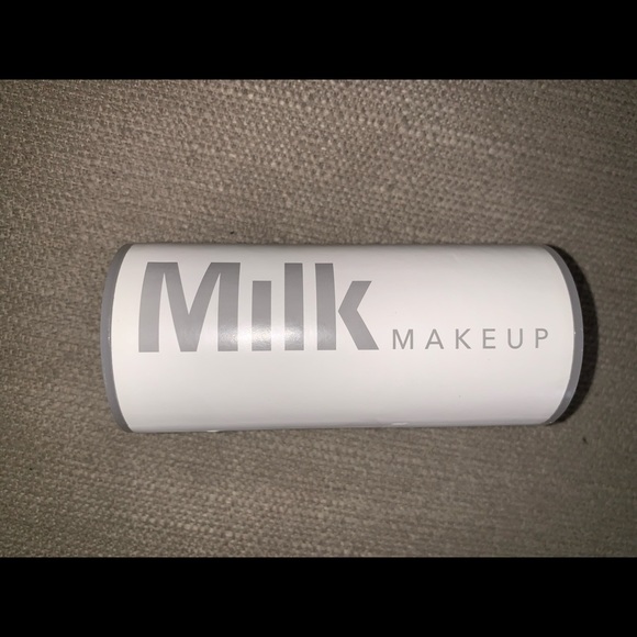 Milk Makeup Blur setting spray - Picture 2 of 2